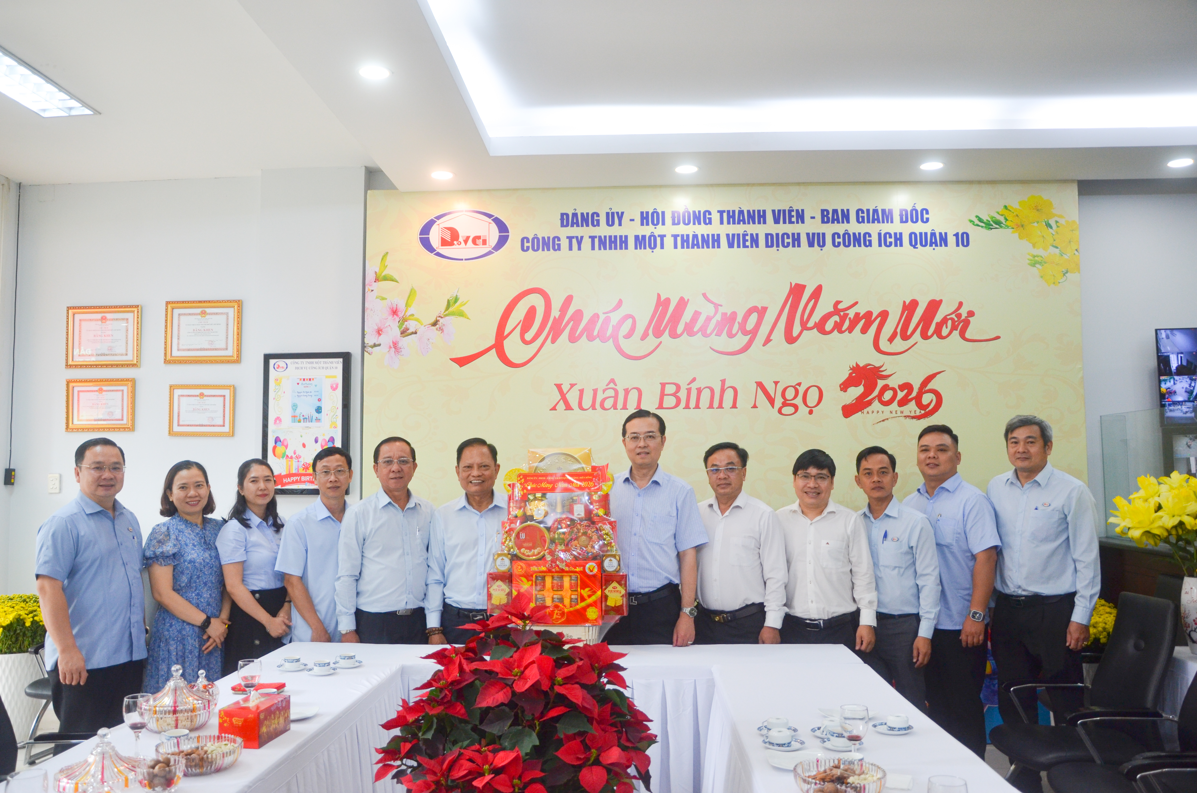 LÃNH ĐẠO ĐẢNG ỦY, HỘI ĐỒNG NHÂN DÂN ỦY BAN NHÂN DÂN, ỦY BAN MẶT TRẬN TỔ QUỐC PHƯỜNG DIÊN HỒNG THĂM, CHÚC TẾT CÔNG TY TNHH MTV DỊCH VỤ CÔNG ÍCH QUẬN 10